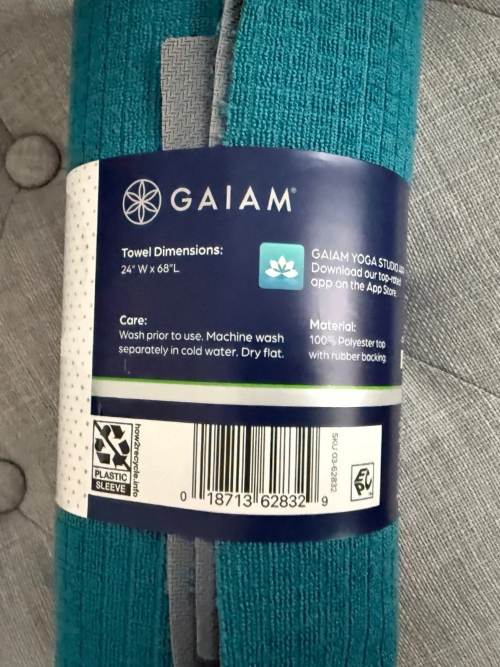 Gaiam No-Slip Yoga Mat Towel in Teal, NWT - Picture 3 of 5